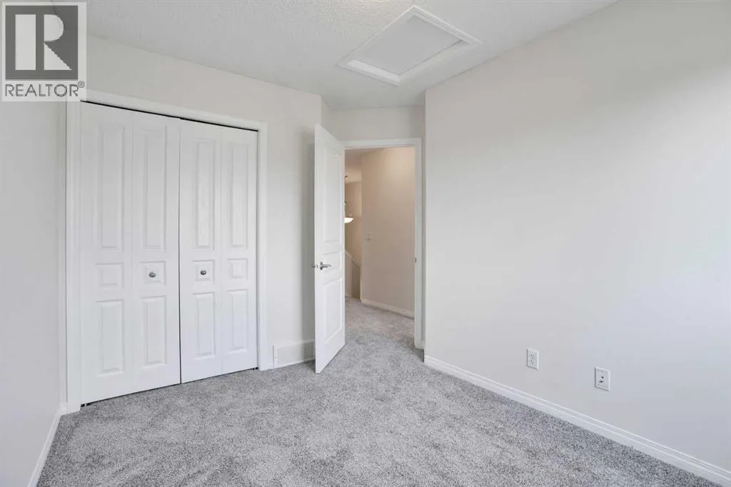 221 Elgin Meadows Park SE
