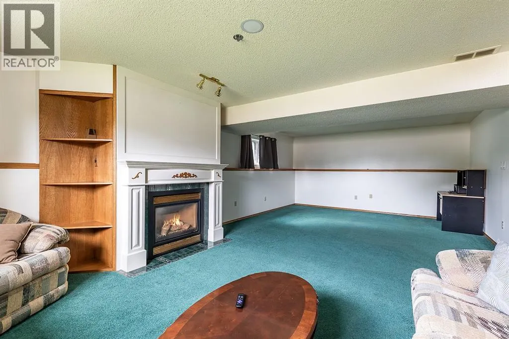253 Sprague Way SE