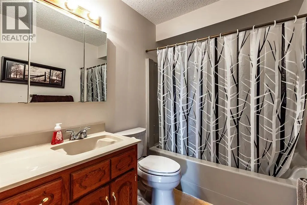 253 Sprague Way SE