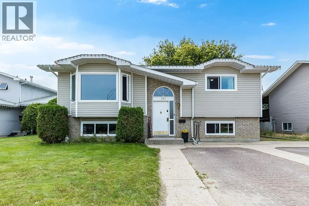 253 Sprague Way SE