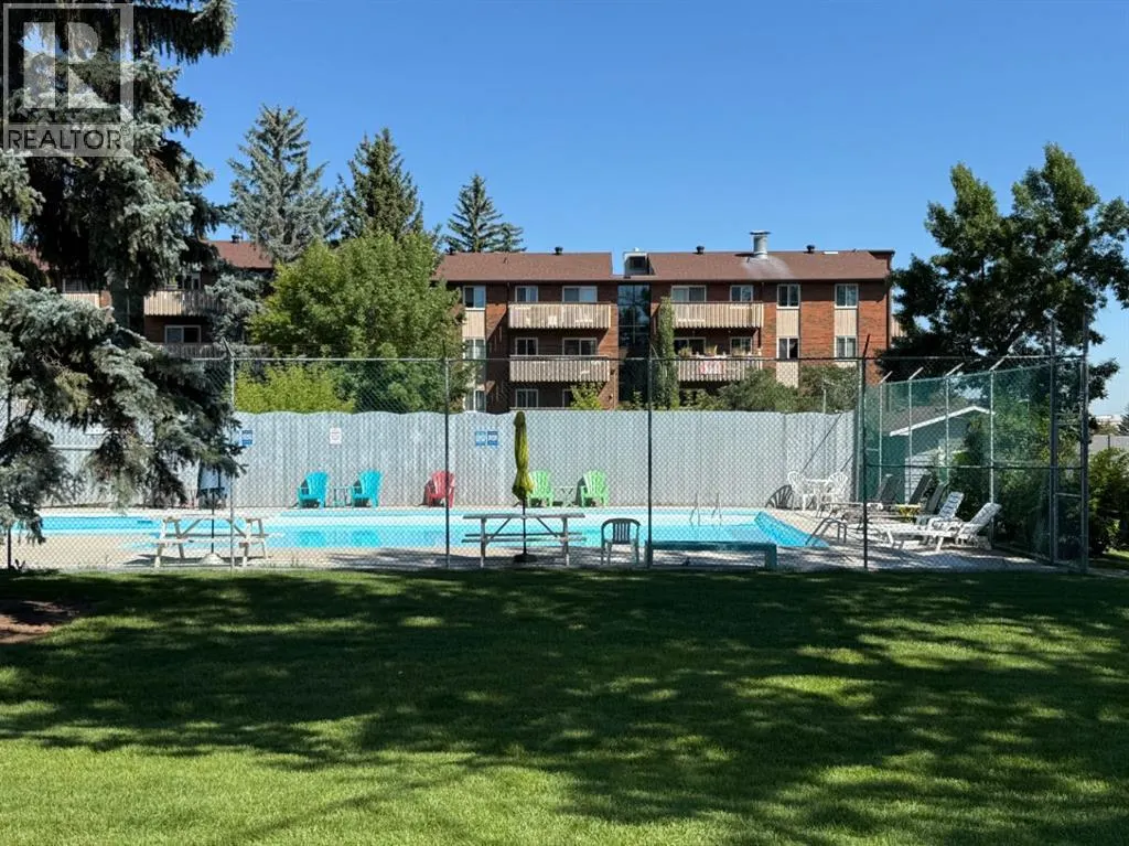 110, 330 canterbury Drive SW