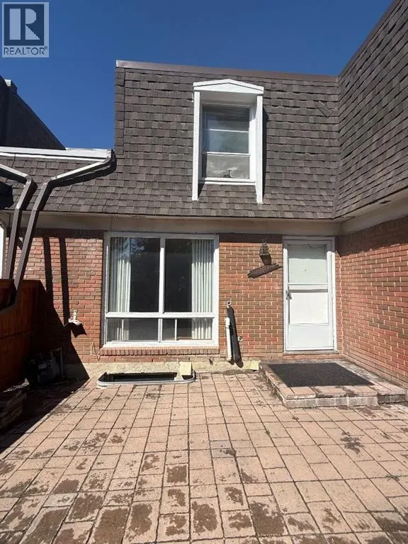 110, 330 canterbury Drive SW