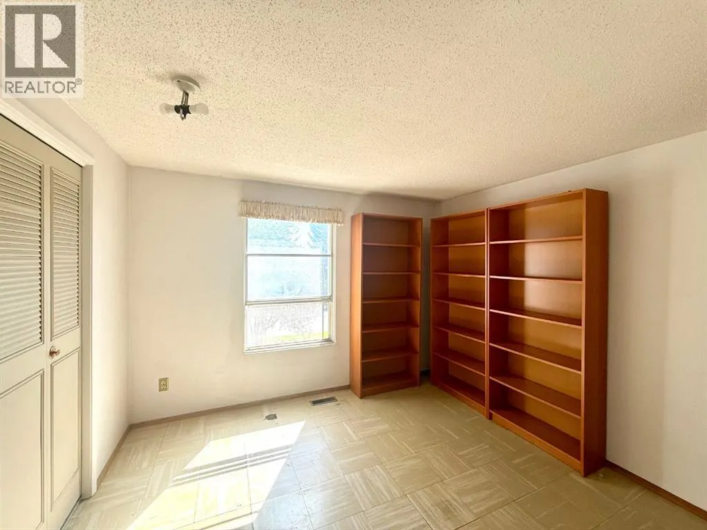 110, 330 canterbury Drive SW