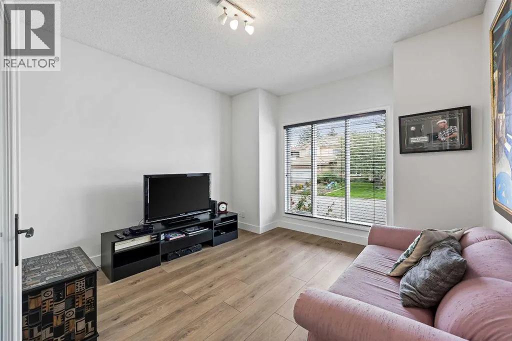 151 Hawkside Close NW