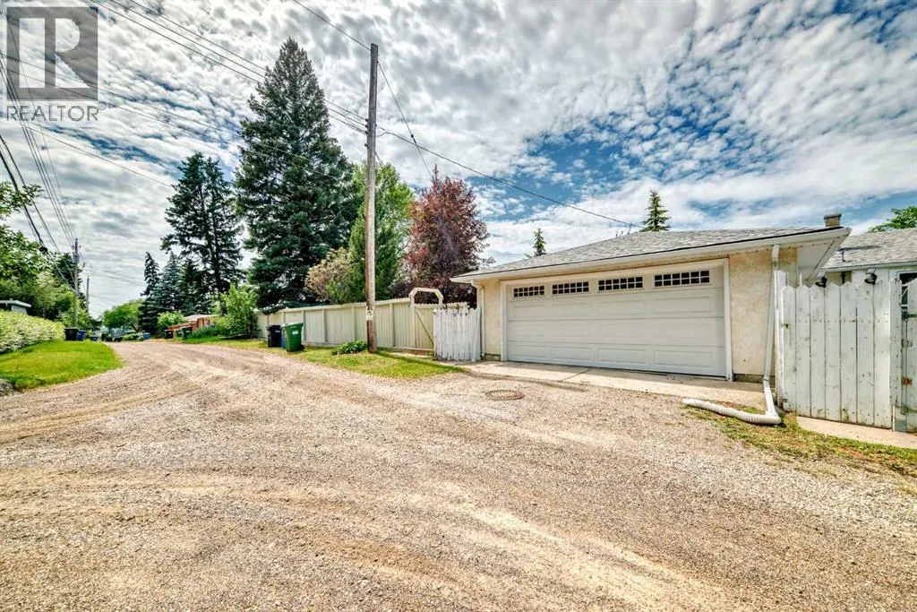 220 Cardiff Drive NW