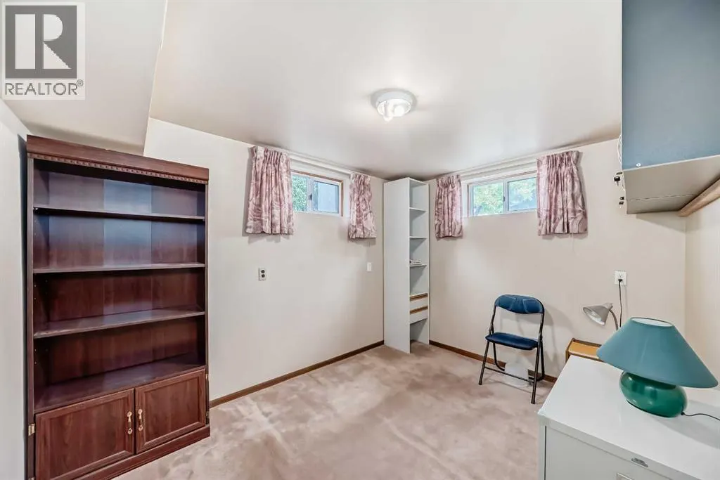 220 Cardiff Drive NW