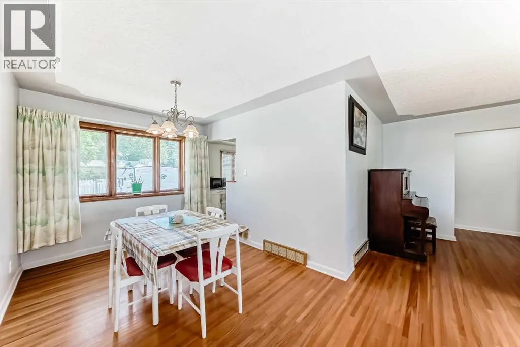 220 Cardiff Drive NW