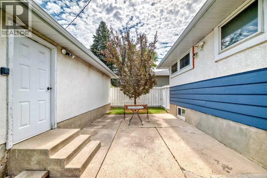 220 Cardiff Drive NW