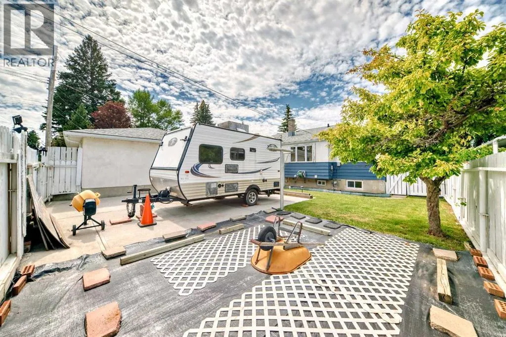 220 Cardiff Drive NW