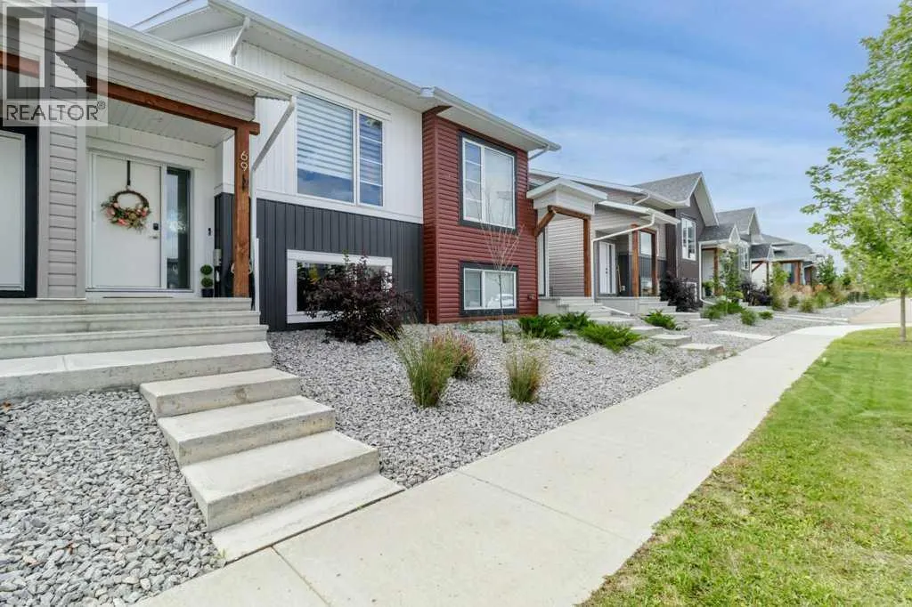 69 Ellington Crescent