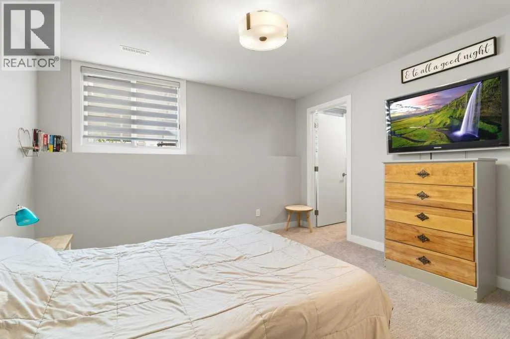 69 Ellington Crescent