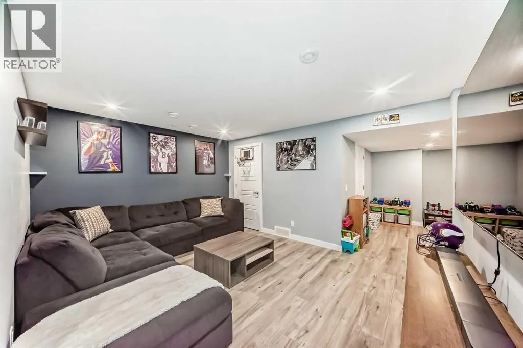 106 Kingfisher Crescent SE