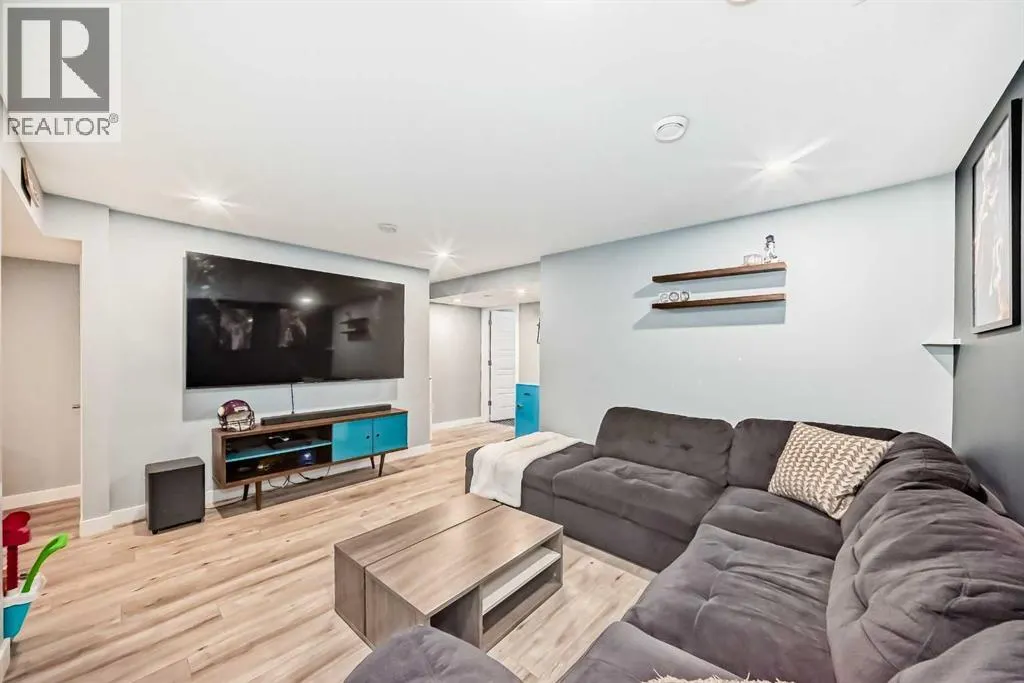 106 Kingfisher Crescent SE