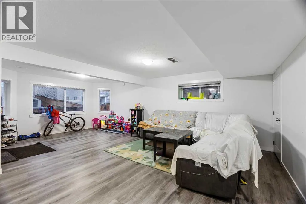 213 Hawkmere Close