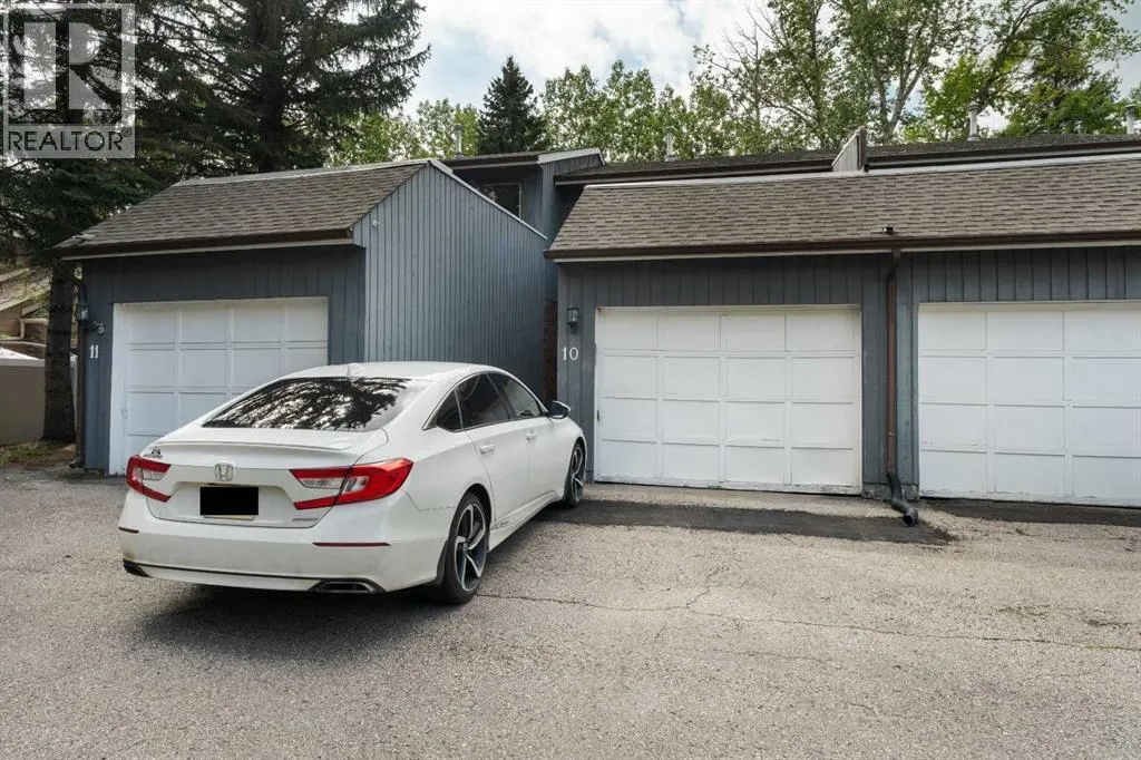 10, 803 Varsity Estates Drive NW