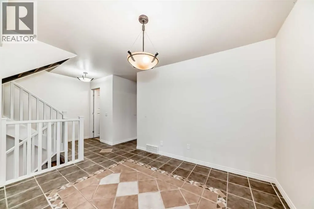 39, 185 Woodridge Drive SW