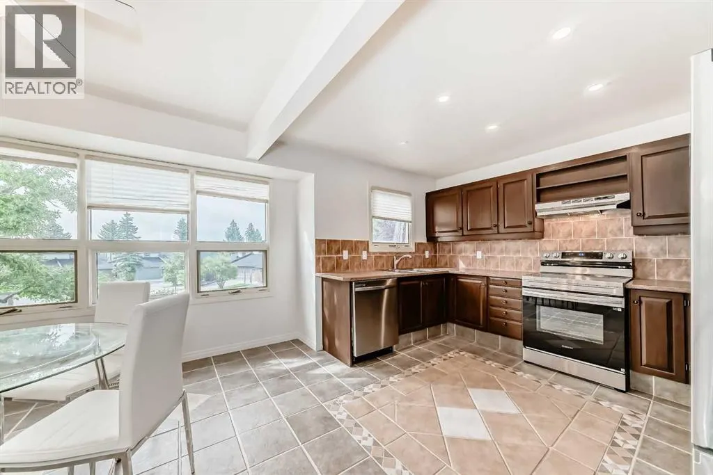 39, 185 Woodridge Drive SW