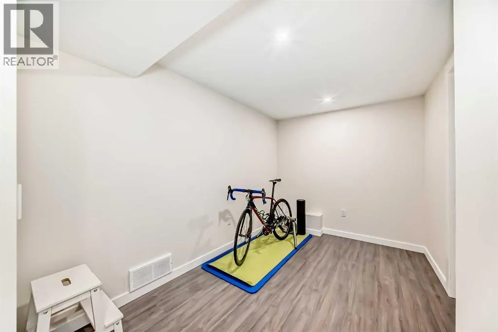 39, 185 Woodridge Drive SW