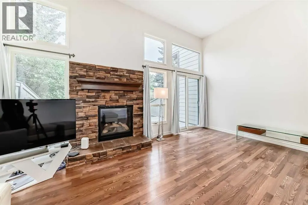 39, 185 Woodridge Drive SW