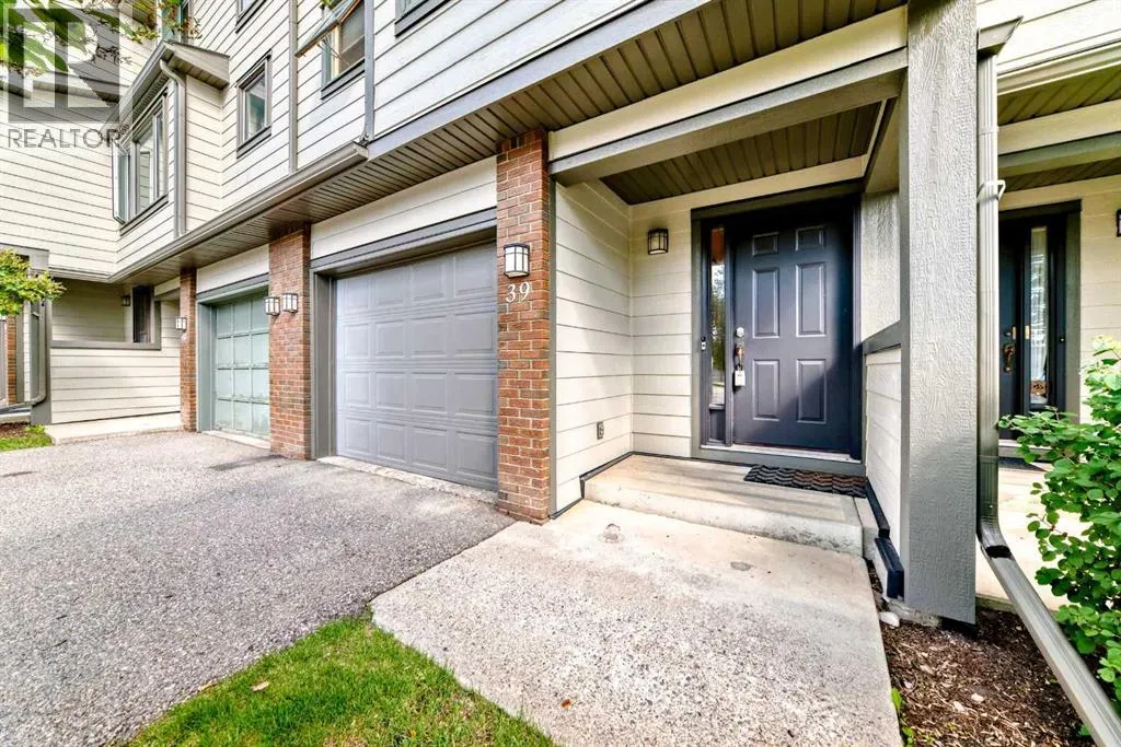 39, 185 Woodridge Drive SW