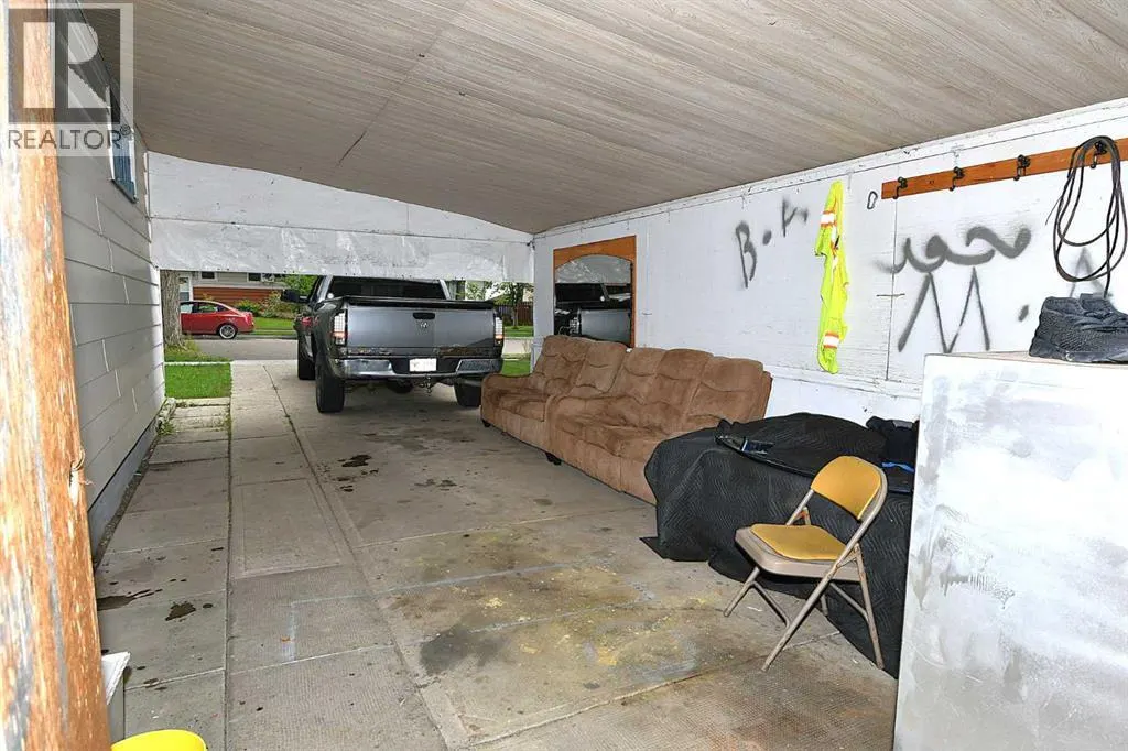 127 2 Street E
