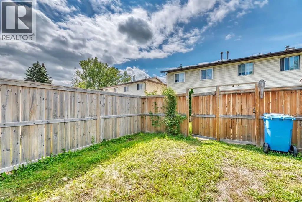 5 Falsby Place NE