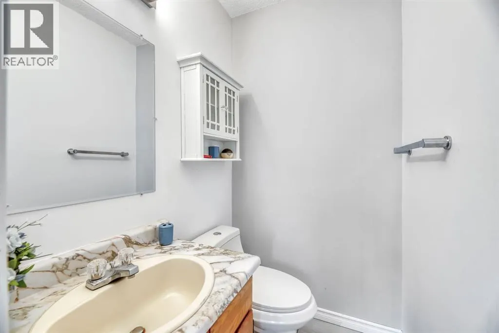 5 Falsby Place NE