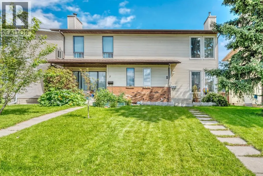 5 Falsby Place NE