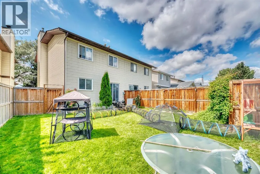 5 Falsby Place NE