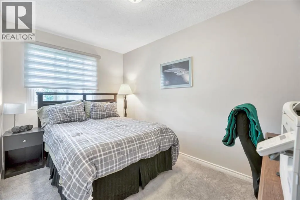 5 Falsby Place NE