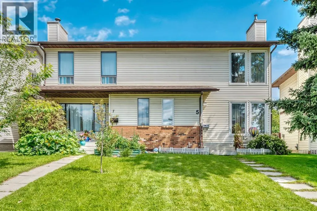 5 Falsby Place NE
