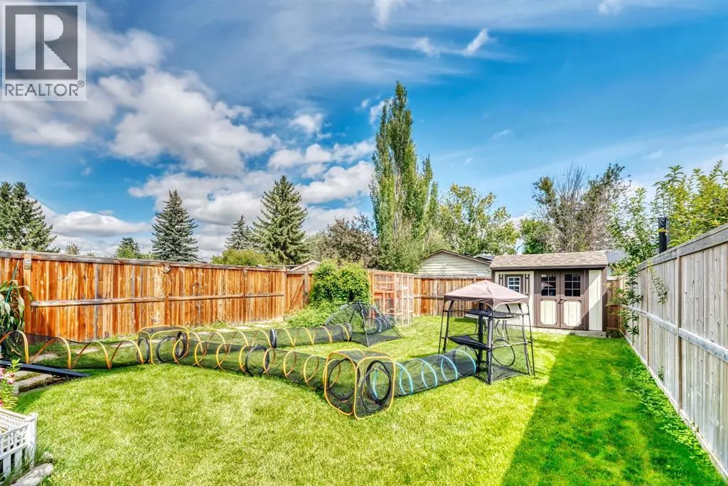 5 Falsby Place NE