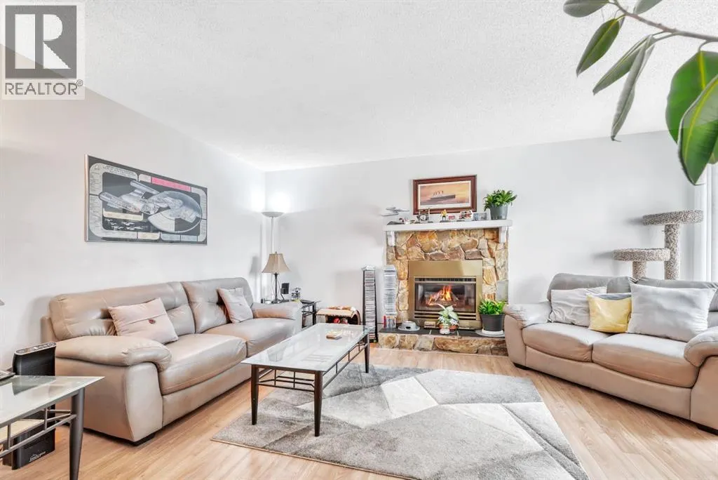 5 Falsby Place NE