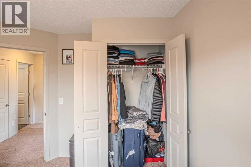 4 Copperpond Parade SE