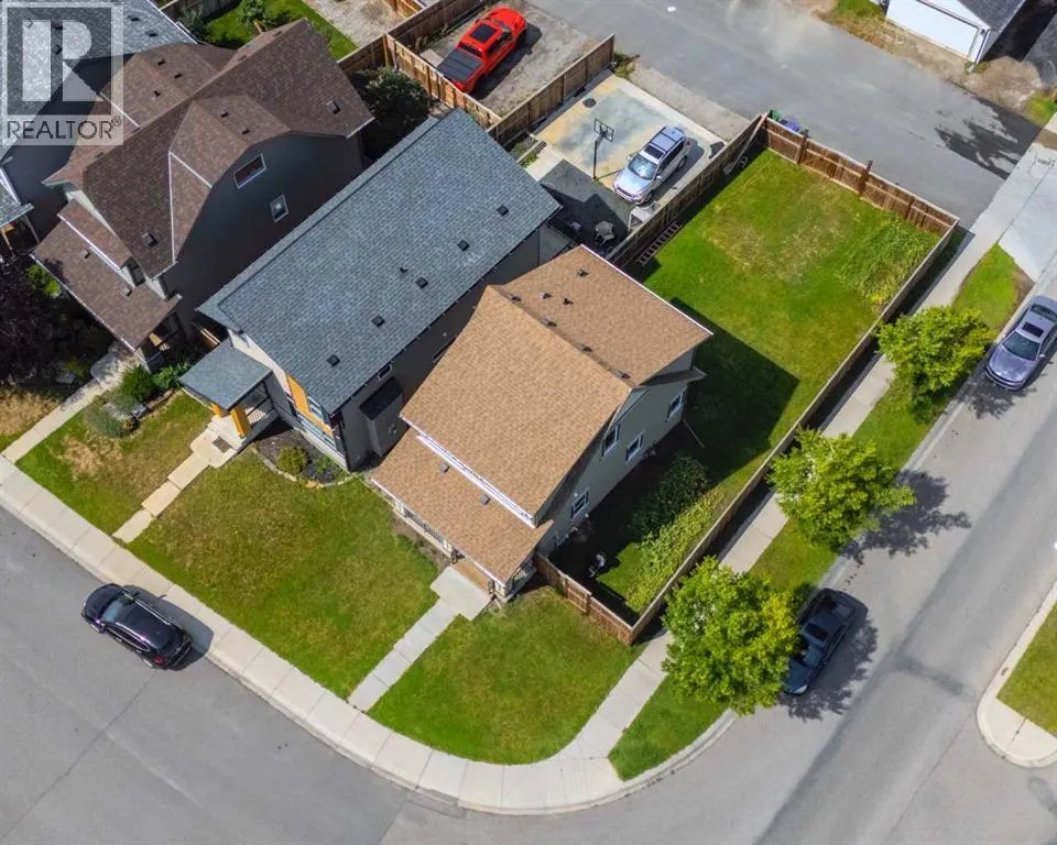 4 Copperpond Parade SE