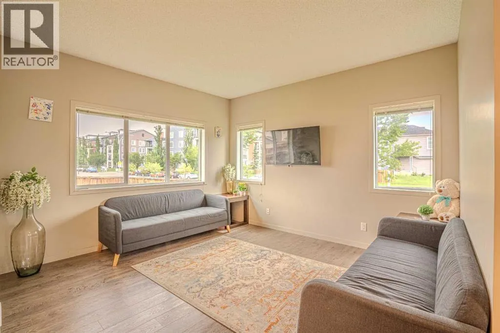 4 Copperpond Parade SE