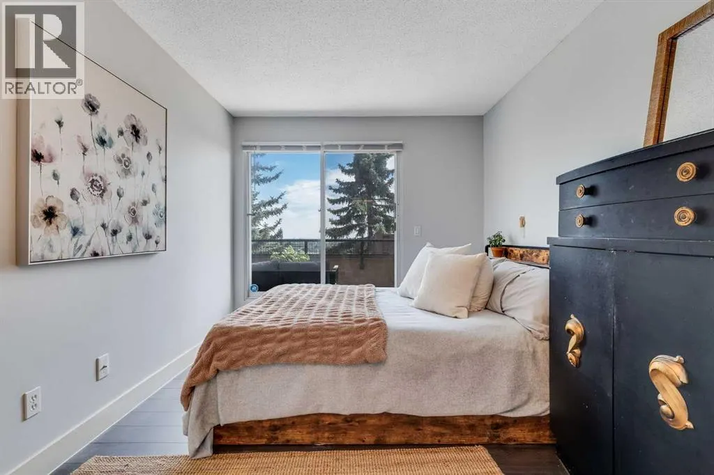10, 203 Village Terrace SW