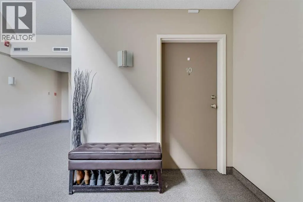 10, 203 Village Terrace SW