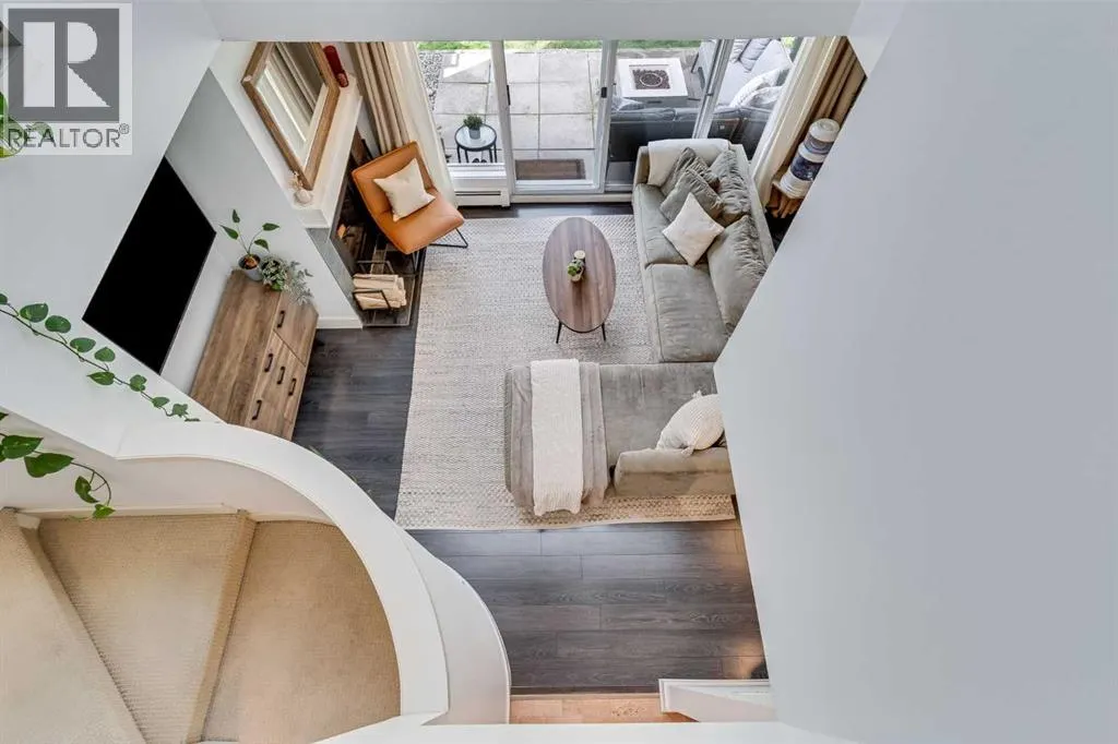 10, 203 Village Terrace SW