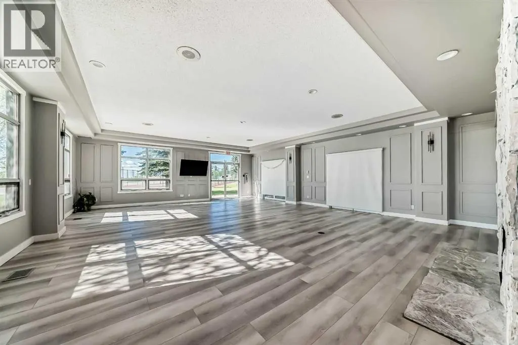 10, 203 Village Terrace SW
