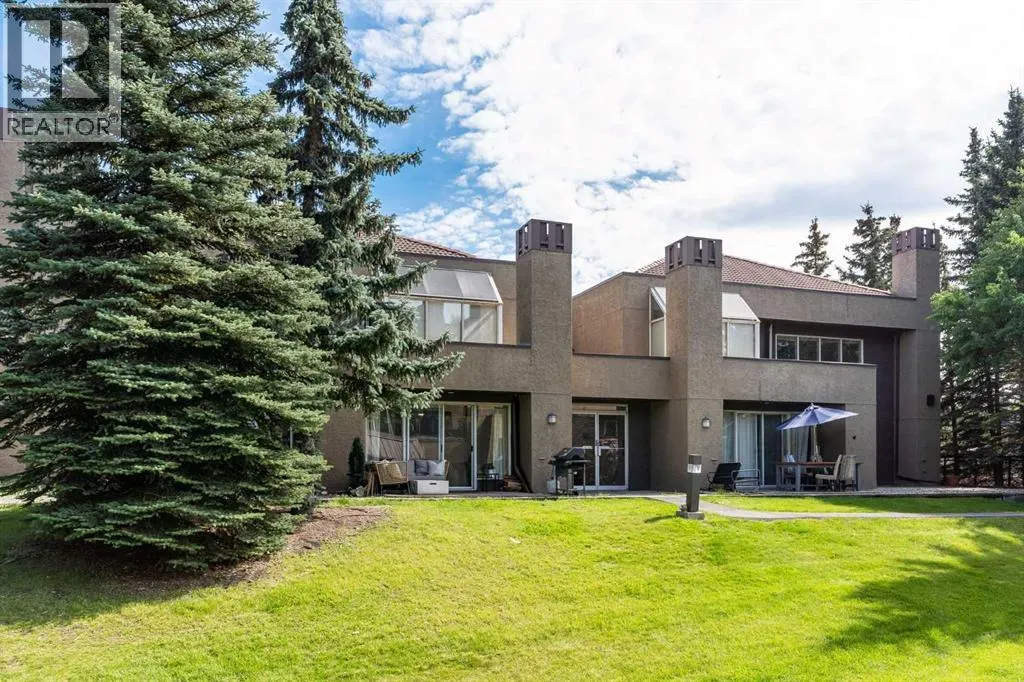 10, 203 Village Terrace SW