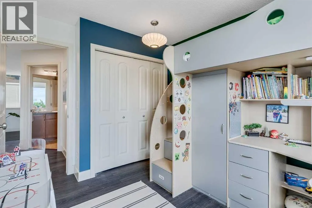 10, 203 Village Terrace SW