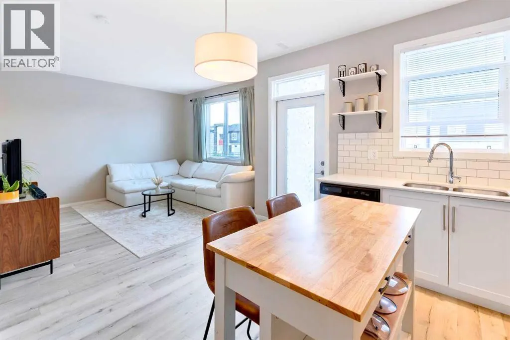 202, 110 Redstone  NE