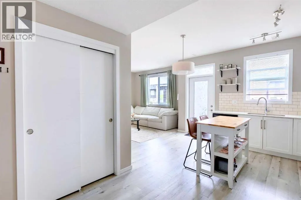 202, 110 Redstone  NE