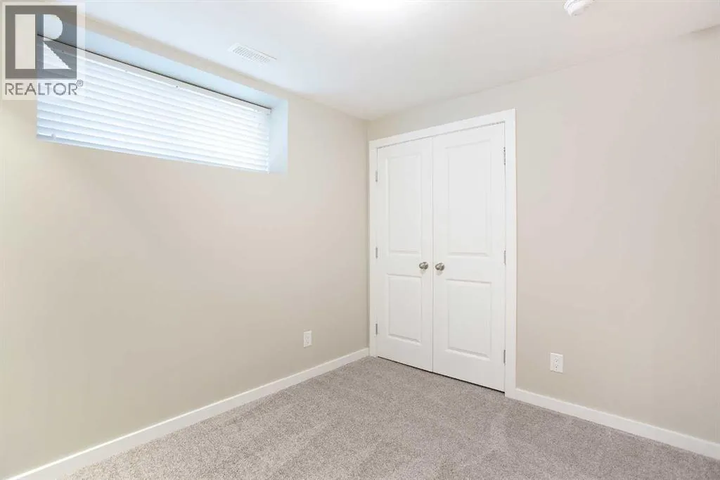9 Cougar Ridge Rise SW