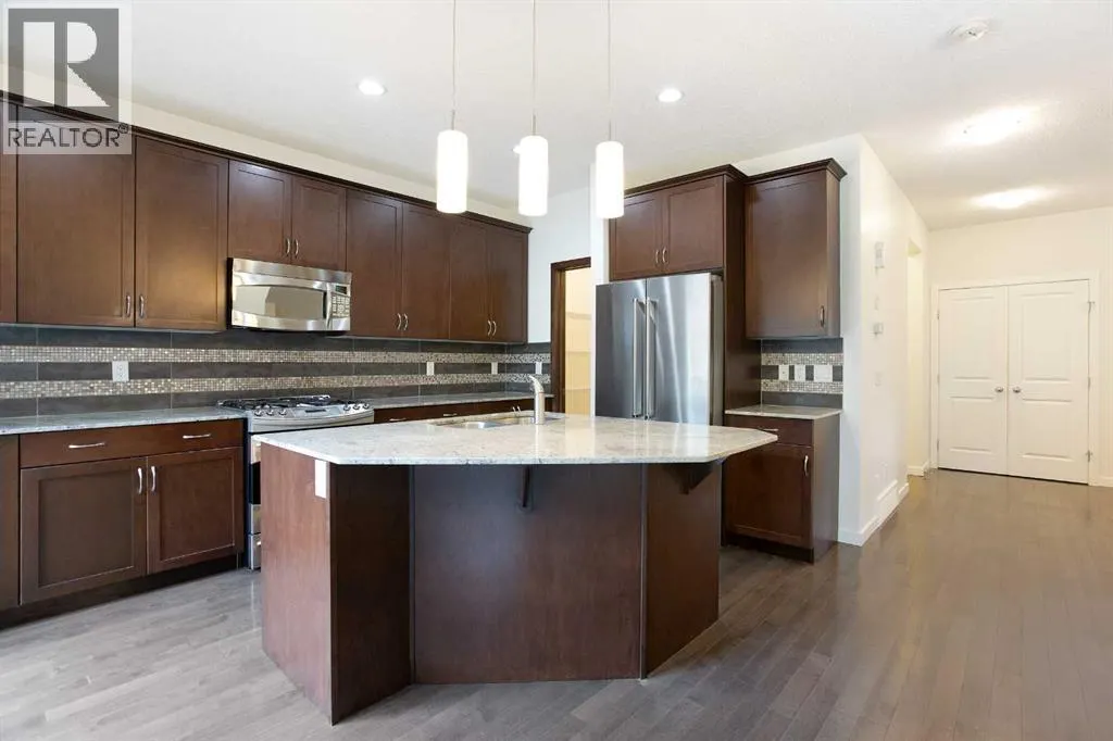 9 Cougar Ridge Rise SW