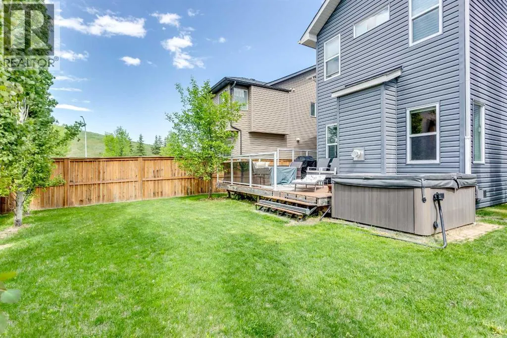 9 Cougar Ridge Rise SW