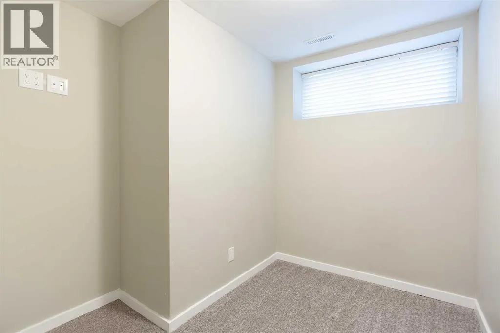 9 Cougar Ridge Rise SW
