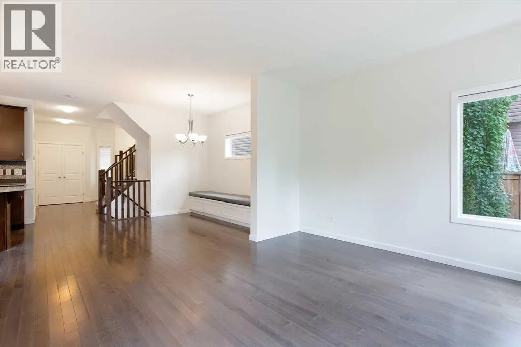 9 Cougar Ridge Rise SW
