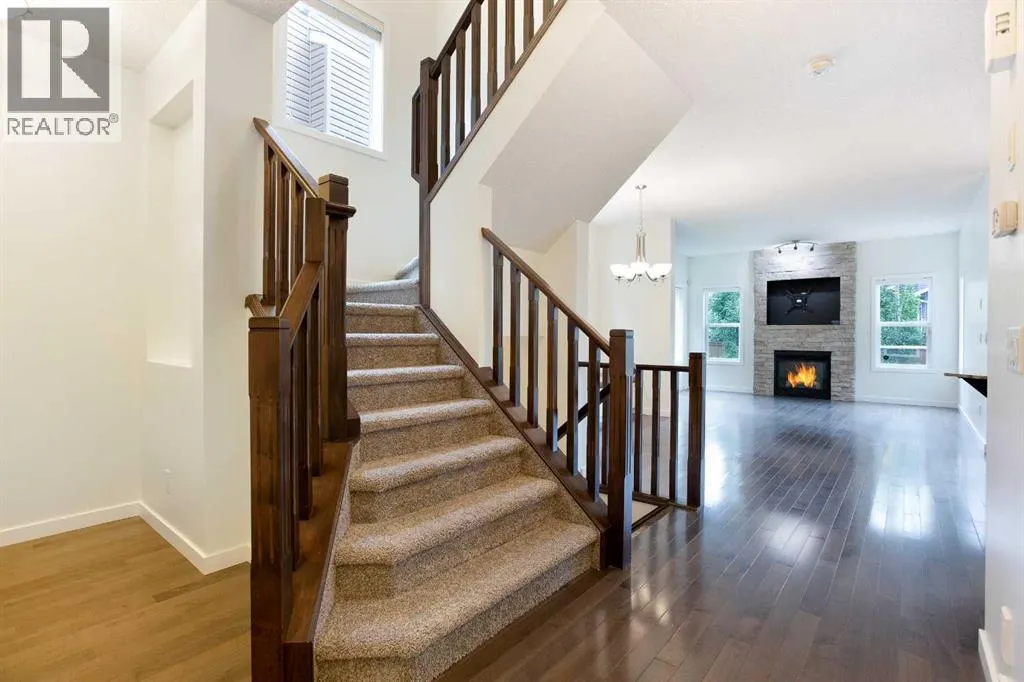 9 Cougar Ridge Rise SW